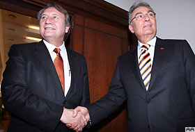 Zeki Sezer: Devlete meydan okuyorlar