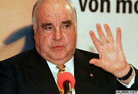 Helmut Kohl tekerlekli sandalyeye mahkum