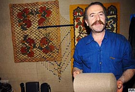 Prens Charlesın başındaki sikke