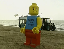 2.5 metrelik lego adam şaşırttı