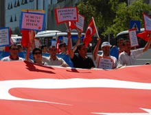Sessiz Yürüyüşte hükümete protesto