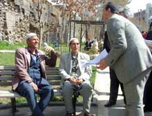 Çok dilli belediyecilik görevden etti