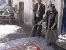 Hortumla halı yıkayanlara para cezası