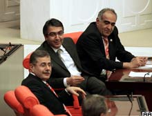 Meclis Anayasa paketini kabul etti