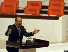 Hükümet rektör atamada ısrarlı