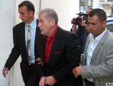 Yaşar Öz sınırdışı edildi