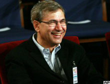 Orhan Pamuk Nobeli törenle aldı