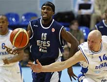 Efes Dinamo Moskovaya yenildi