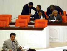 Milletvekili olma yaşı düşürülüyor