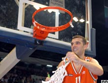Cüneyt Erden Efes Pilsende