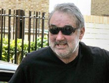 George Best hayatta kalma savaşı veriyor
