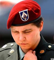 Lynndie England suçunu itiraf etti