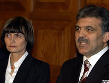 Gülden Ermeni diasporasına eleştiri