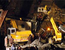 Bakırköyde yol çöktü: Beş yaralı