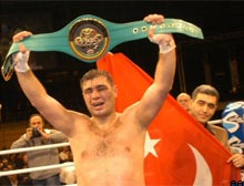 Sinan Şamil Sam unvanını korudu