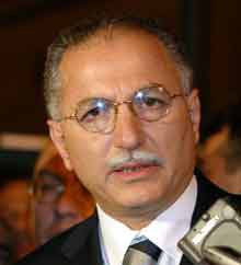Ekmeleddin İhsanoğlu kimdir