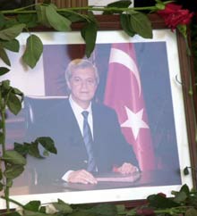 Ahmet Piriştinanın özgeçmişi