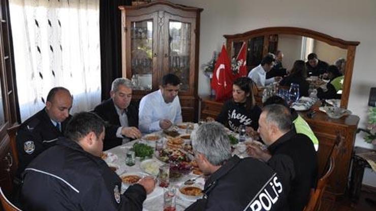 155 İmdat Hattından polisleri yemeğe davet etti