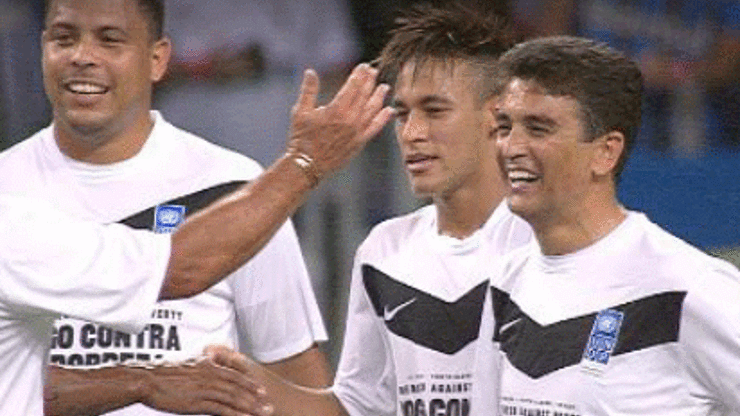 Yıldız futbolcular Filipinler için oynayacak