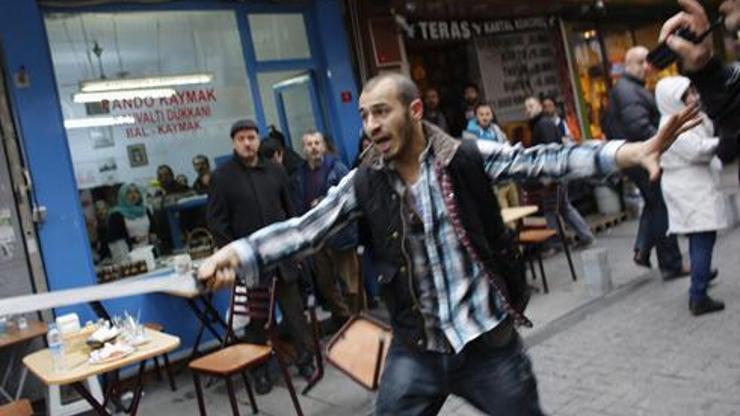 Yolsuzluk protestosuna döner bıçağı ile daldı..