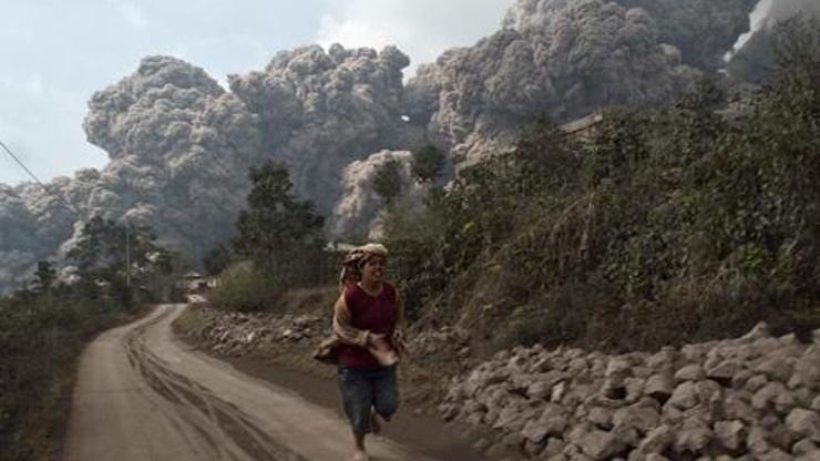 Sinabung Yanardağı 11 can aldı