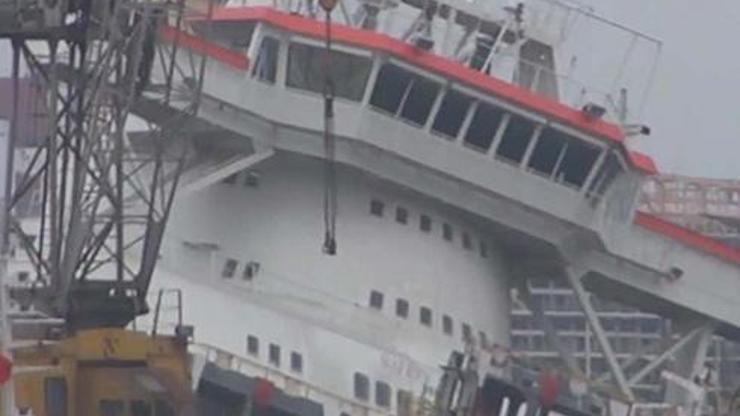 Tuzla tersanesinde gemi yan yattı