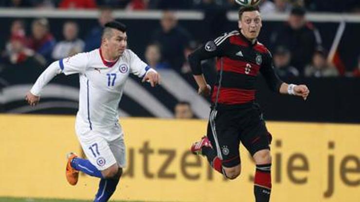 Islıklanan Mesut Özile Löw desteği