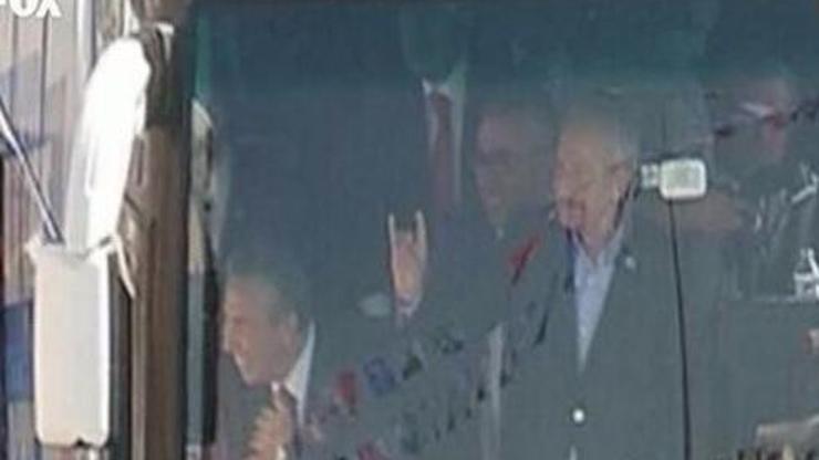 Kılıçdaroğlundan bozkurt selamı