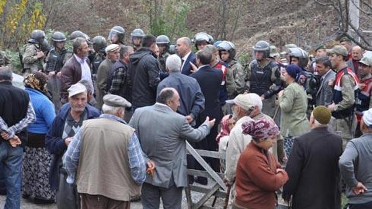 Mahkeme: Yol kesen köylüler demokratik hakkını kullandı