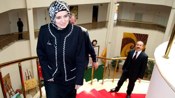 Türbanlı rektöre AK Partili vekilden ağır suçlamalar