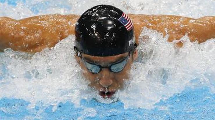 Phelps havuza dönüyor