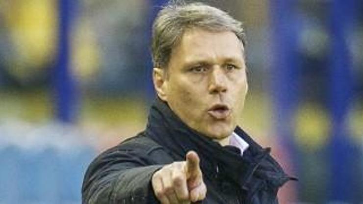 AZ Alkmaar teknik direktör Marco van Basten ile anlaştı