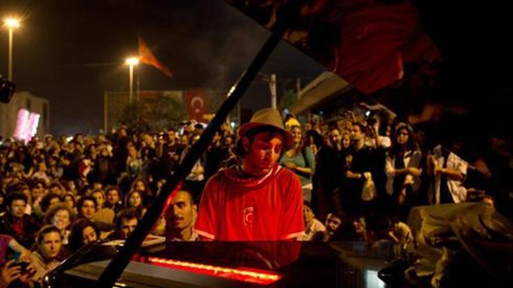 Gezi piyanisti ikinci kez dışarıda çaldı