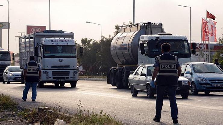 Gelinleri soyan çift yakalandı