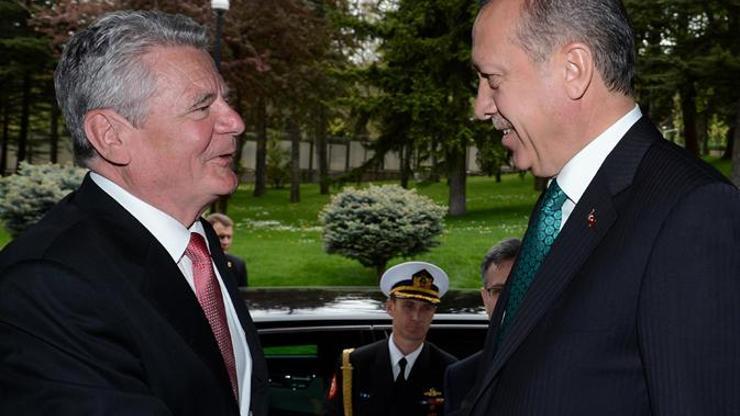 Almanya Cumhurbaşkanı Gaucktan Erdoğana yanıt