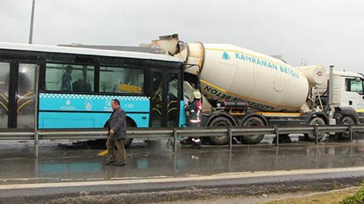 İstanbulda yağmur kazalara yol açtı: 24 yaralı