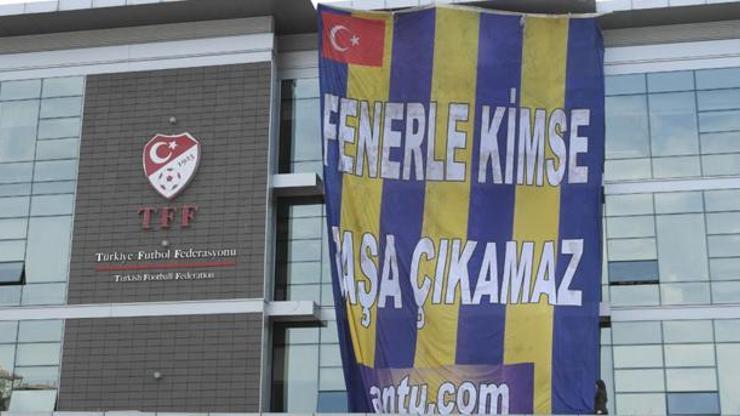 TFF binasına Fenerbahçe bayrağı asıldı