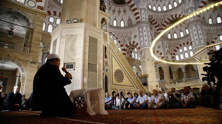Almanyada bir camiye domuz kafası bırakıldı