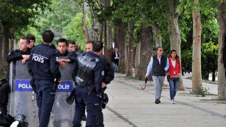 Polis, Gezi Parkını kapattı