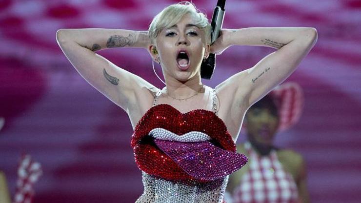 Miley Cyrus soyuldu