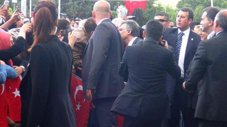 Valilik ziyaretinde Cumhurbaşkanı Güle protesto