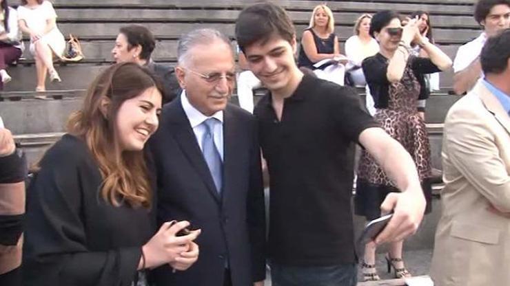 İhsanoğlu: Her fotoğrafa 5 oy lazım