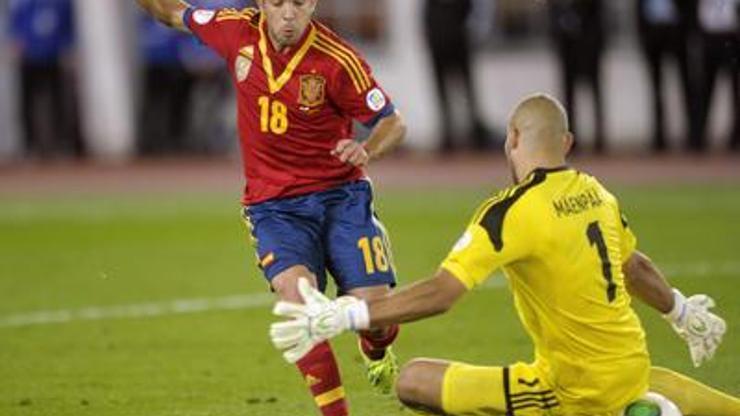 Jordi Alba 6 hafta daha yok