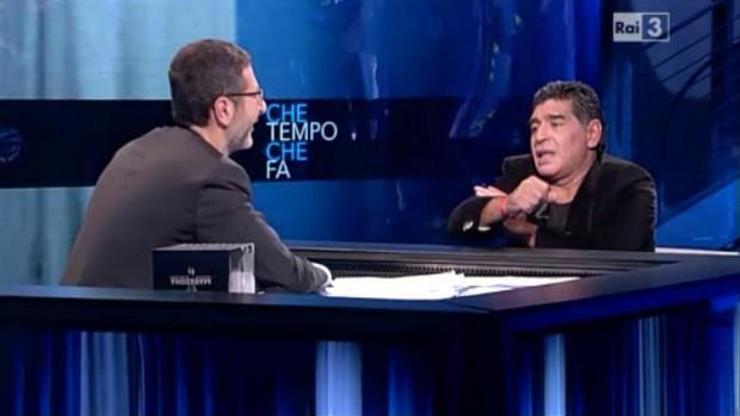 Maradonadan çok fena el hareketi