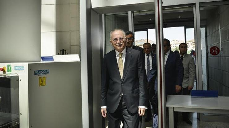 Ekmeleddin İhsanoğlu: Başörtüsü haktır
