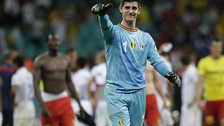 Courtois: Cech başka kulübe gitsin