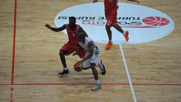 Uşak Sportif kazanarak başladı