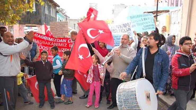 Romanlardan pakete davul zurnalı destek