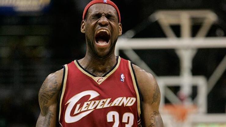 LeBron James Clevland Cavaliersa geri döndü