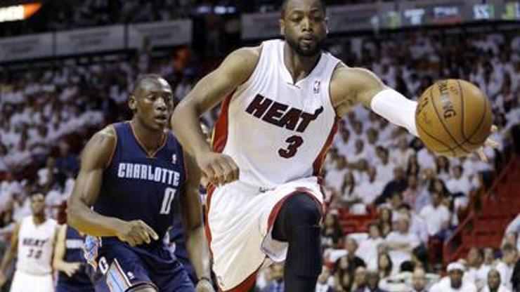 Dwyane Wade yuvada kaldı